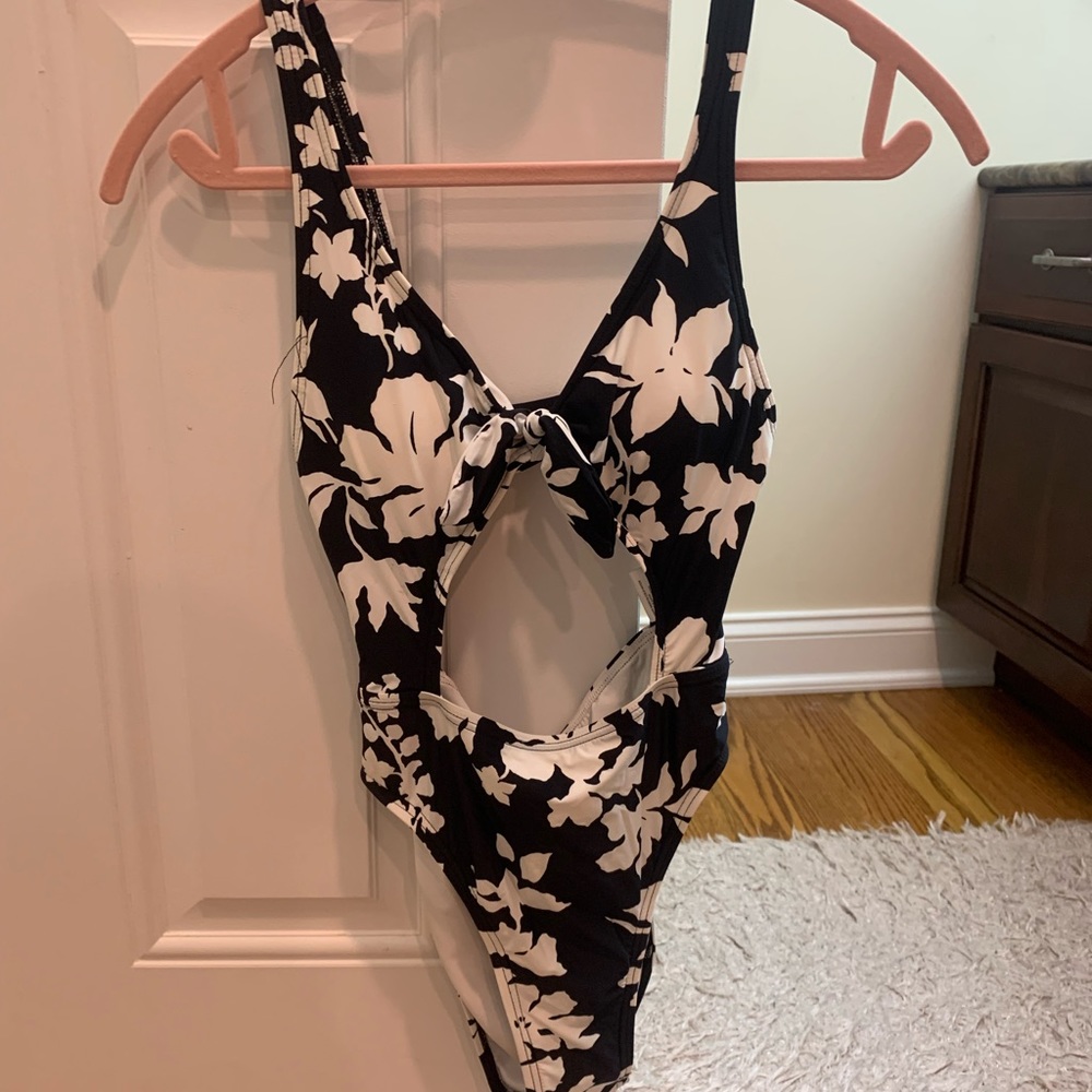 Michael Kors 1 piece bathing suit
